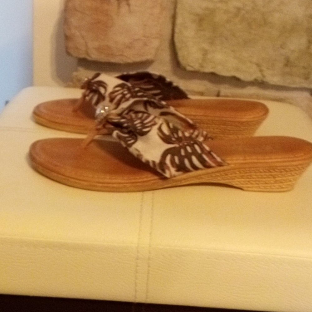 Women's Italian shoemaker sandal size 7 pattern jeweled nib